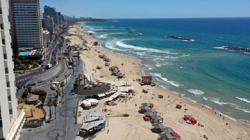 فیديو | هروب الصهاینة من شاطئ تل أبيب بعد سماع صفارات الإنذار أثر هجوم صاروخي من اليمن  