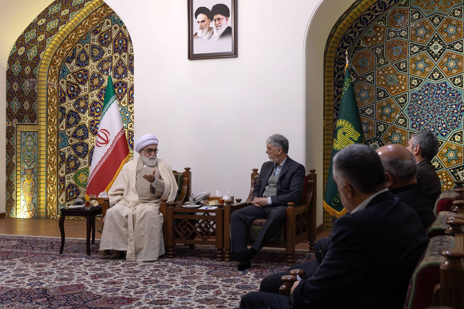 از حضور هنرمندان در بارگاه امام رضا(ع) استقبال می‌‏کنیم
