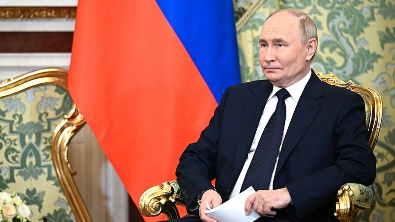 Vladimir Putin: "İran Rəhbəri üçün arzuların ən yaxşısını diləyirəm"