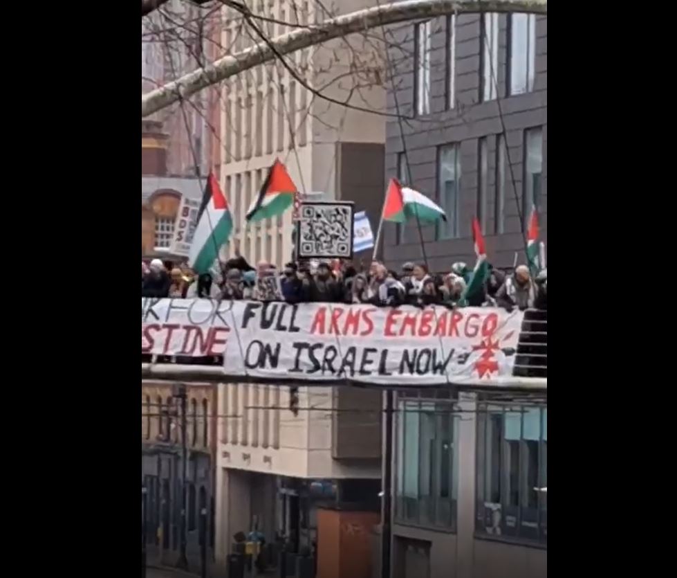 Video: Massive protest march in Manchester calling for an arms embargo against Israeli occupation