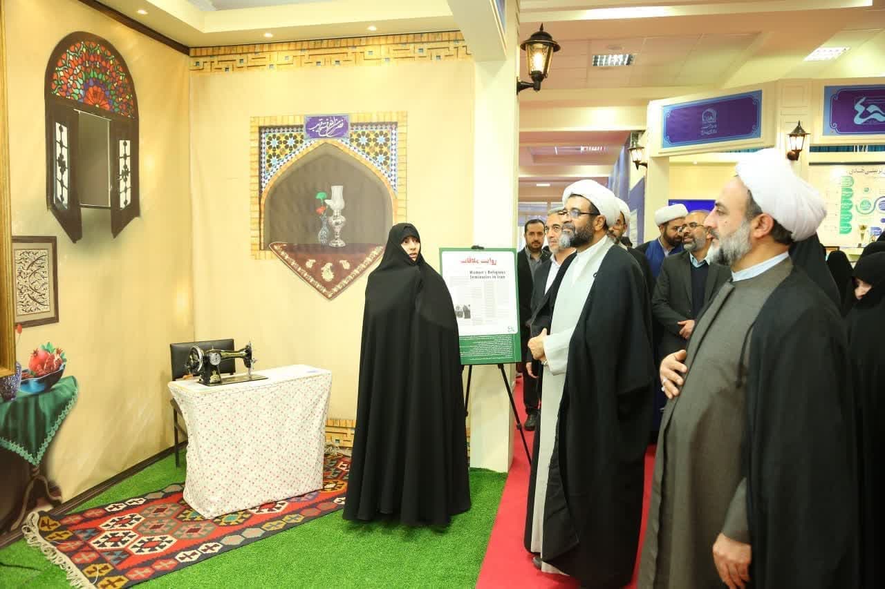 گزارش تصویری | نمایشگاه «۴۰ سال بالندگی» در جامعه الزهرا(س)