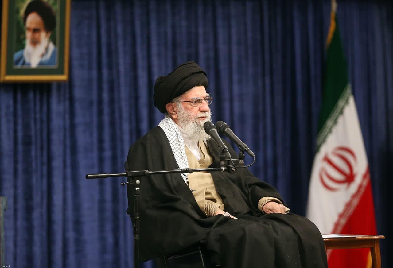 Imam Khamenei: Os americanos muitas vezes calcularam mal em relação ao Irã
