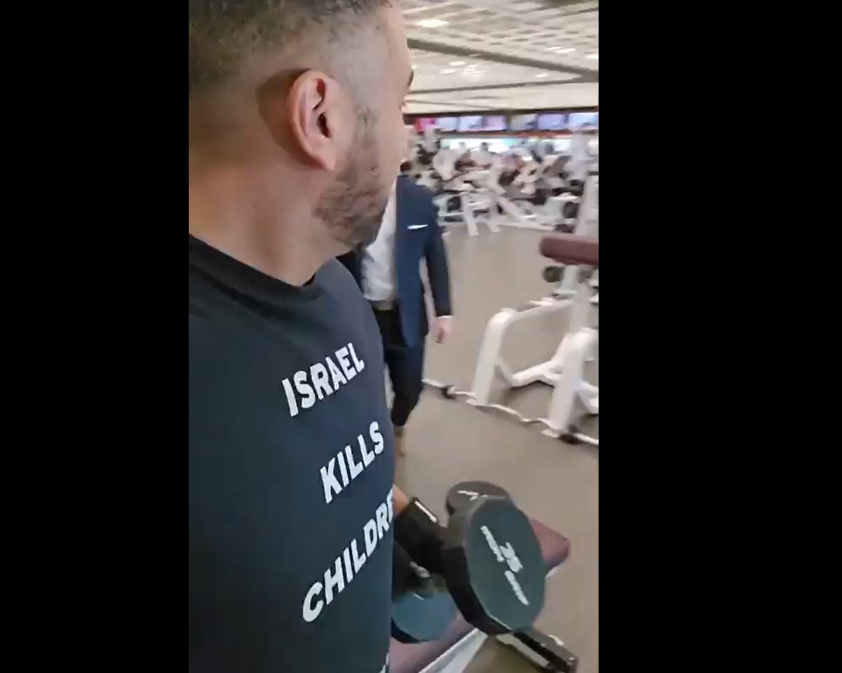 Videos: Palestinian activist kicked out and arrested of gym in Arizona for wearing "israel kills children" t-shirt