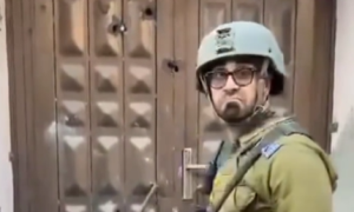 فيديو | خسة ودناءة جنود الصهاينة في غزة