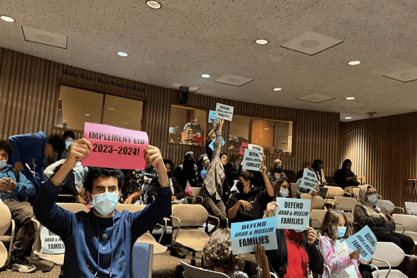 抗议取消旧金山学校的伊斯兰节假日