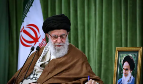سەرەخۆشی ئایەتوڵڵا خامنەیی لە سەید حەسەن نەسروڵڵا 