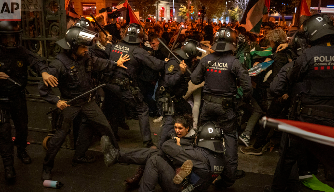 Pro-Palestinian protesters clash with police in Barcelona, Spain