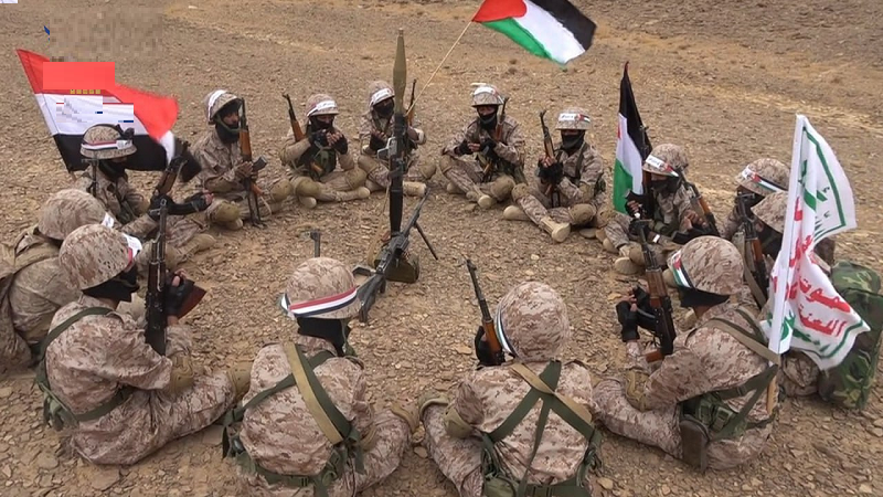فيديو | الجیش الیمنی یجری مناورة عسكرية بعنوان "طوفان الأقصى" لقوات الدعم والإسناد 