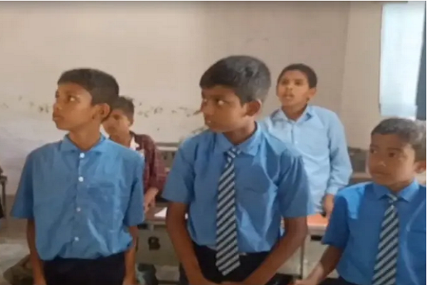 Sinabi ng guro ng India sa mga mag-aaral na Muslim: "Hindi ito ang iyong bansa"