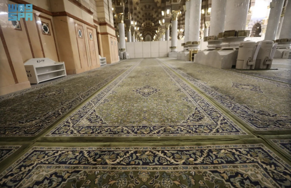  Over 25,000 carpets cover Prophet’s Mosque in Medina