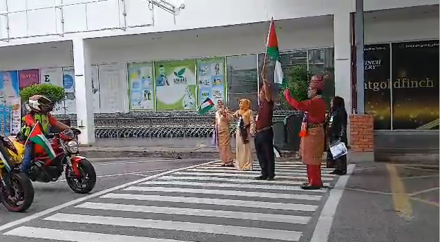 Video: Malaysian motorcyclists support oppressed people of Gaza