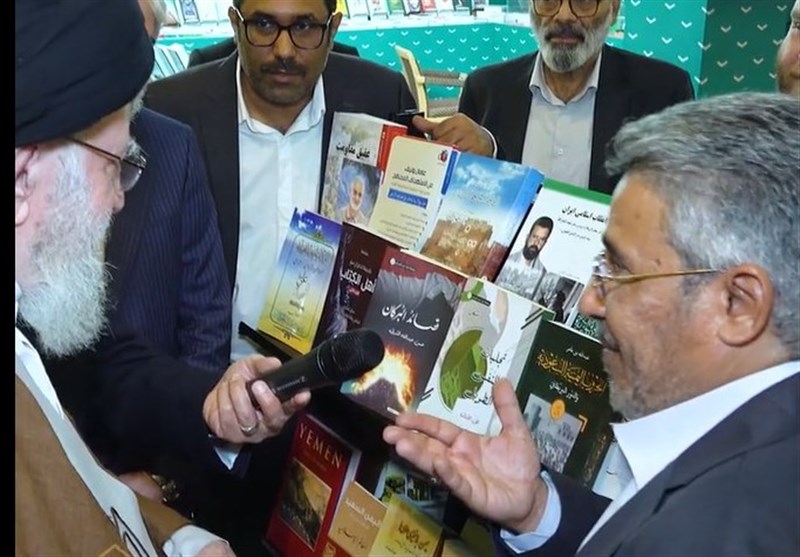 Rêberê inqilabê ji weşangerê yemenî re got: Ez evîndarê gelê mêrxas yê Yemenê me