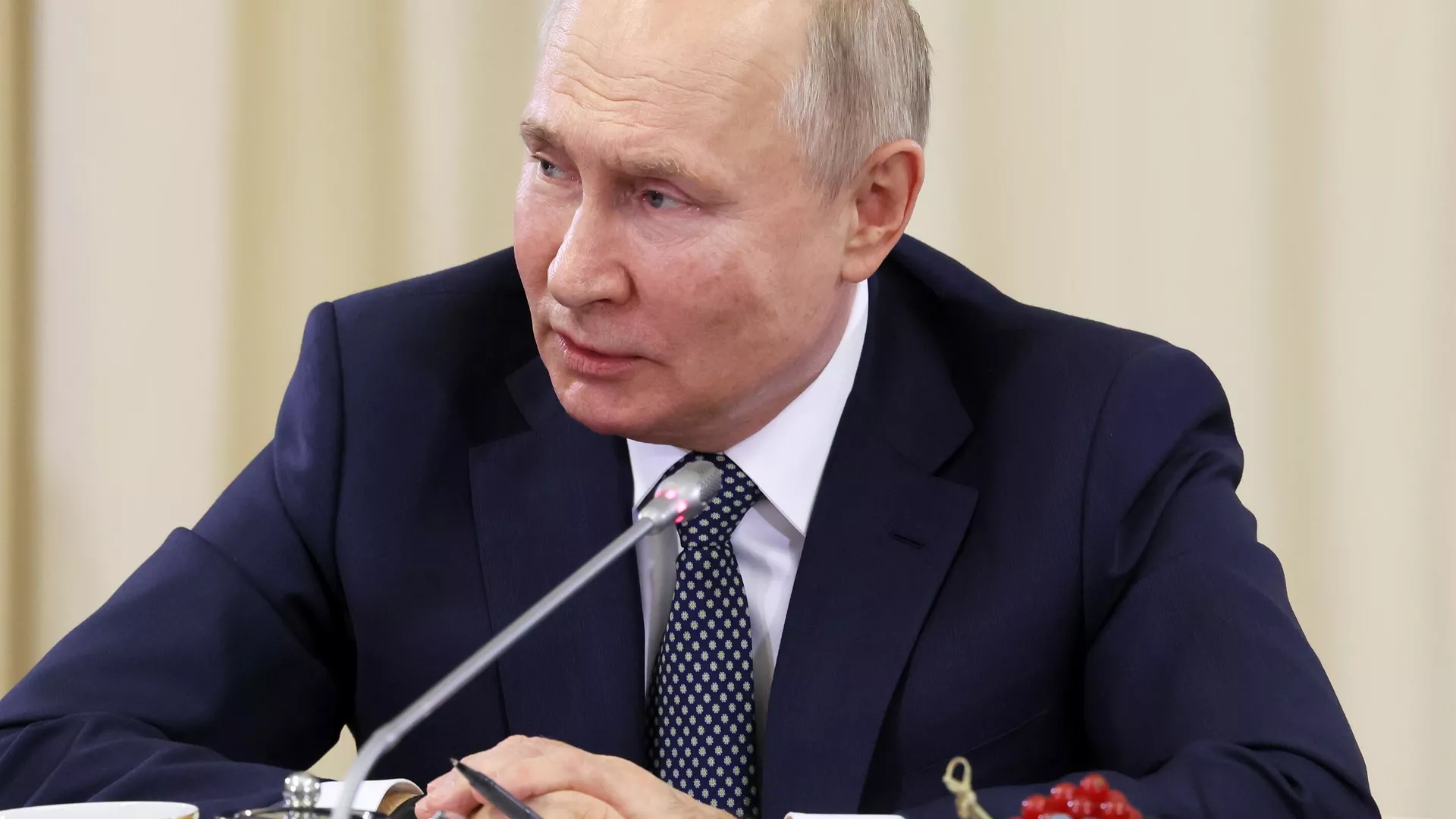 Em discurso a jovens russos, Putin diz que o mundo está mudando para melhor