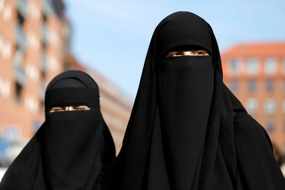 Switzerland proposes $1000 fines for breaking 'burqa ban'