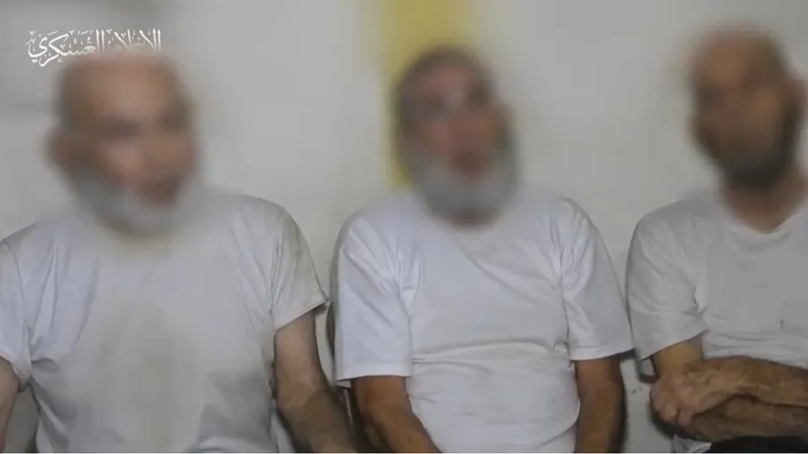 أسرى الاحتلال لدى القسام يناشدون لإطلاق سراحهم: "لا تتركونا نشيخ"