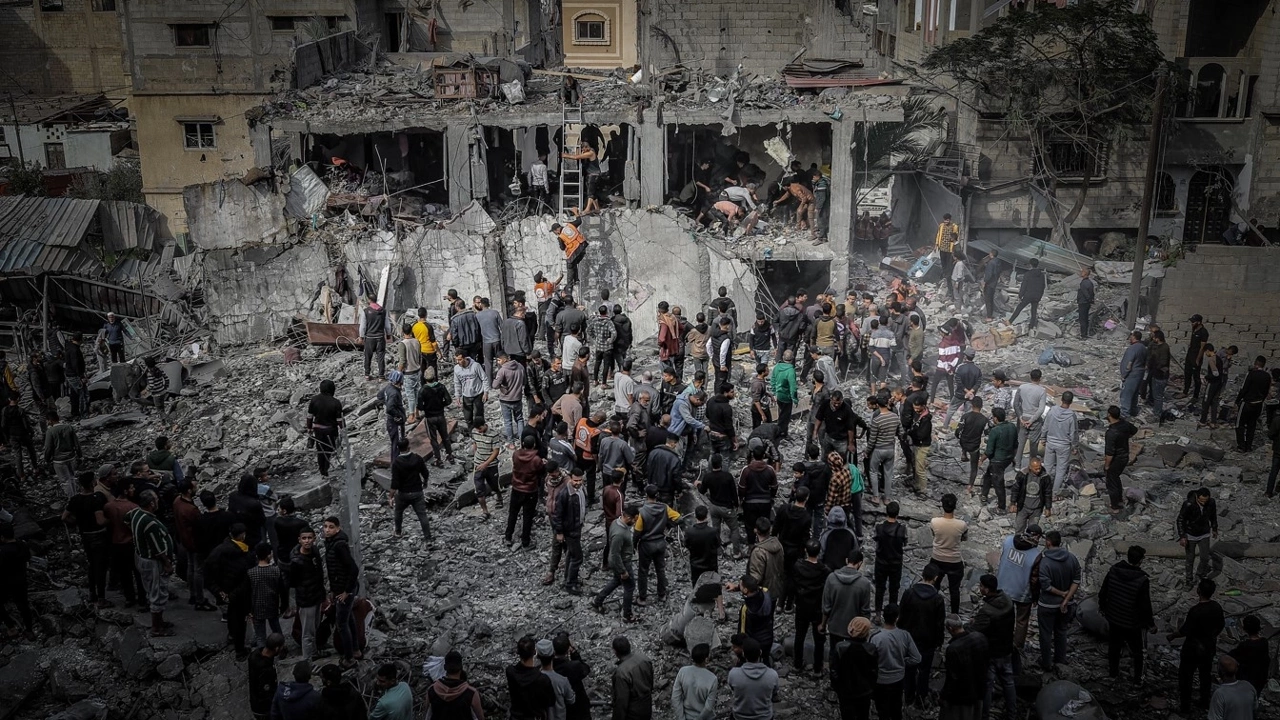 İşgalci İsrail Cibaliye'ye saldırdı: 100 şehit