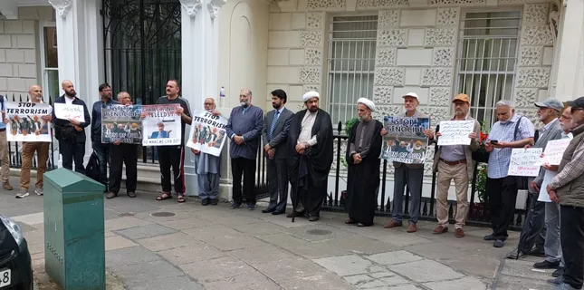 Magprotesta sa labas ng Pakistan High Commission laban sa pag-atake ng mga terorista sa Parachinar
