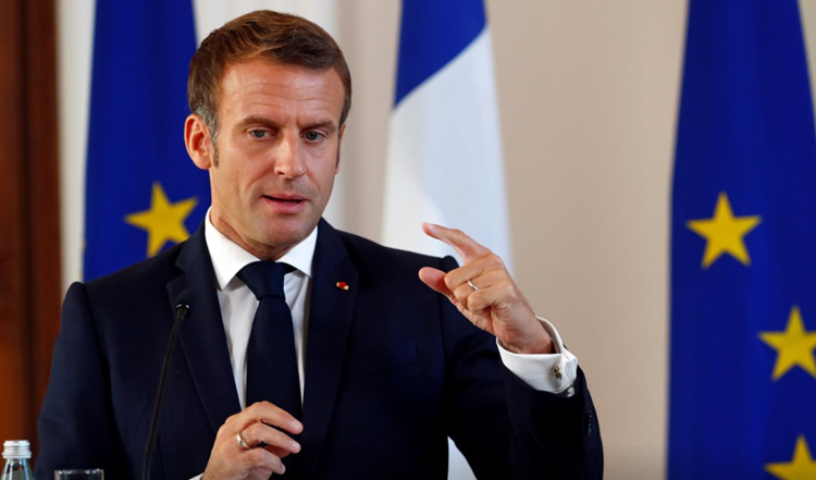Inakusahan ng Azerbaijan si Macron ng "pagipit" sa usapang pangkapayapaan sa Armenia
