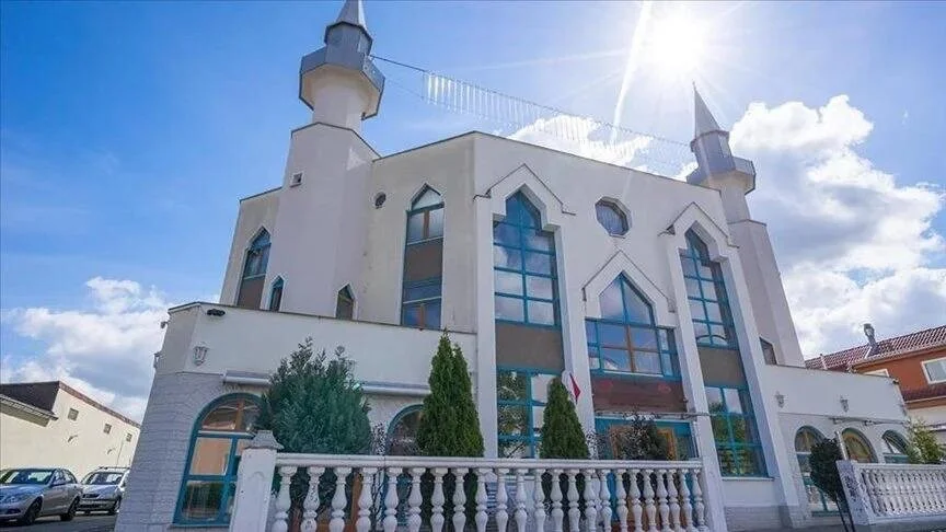 A Mosque in Germany gets letter with neo-Nazi threats / 62 mosques attacked in 2022