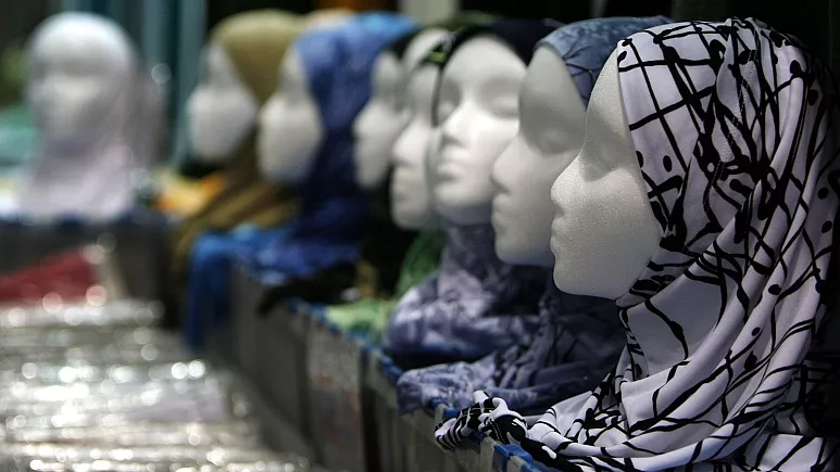 رای دیوان دادگستری اتحادیه اروپا به قانونی بودن ممنوعیت حجاب برای زنان کارمند 