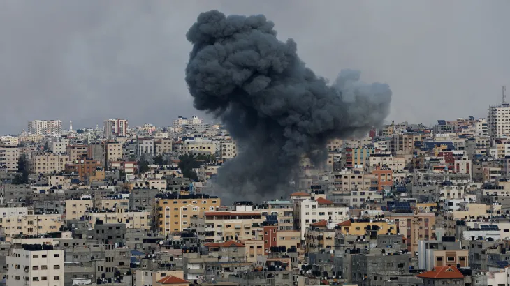 Video: Israel bombs Rafah in southern Gaza
