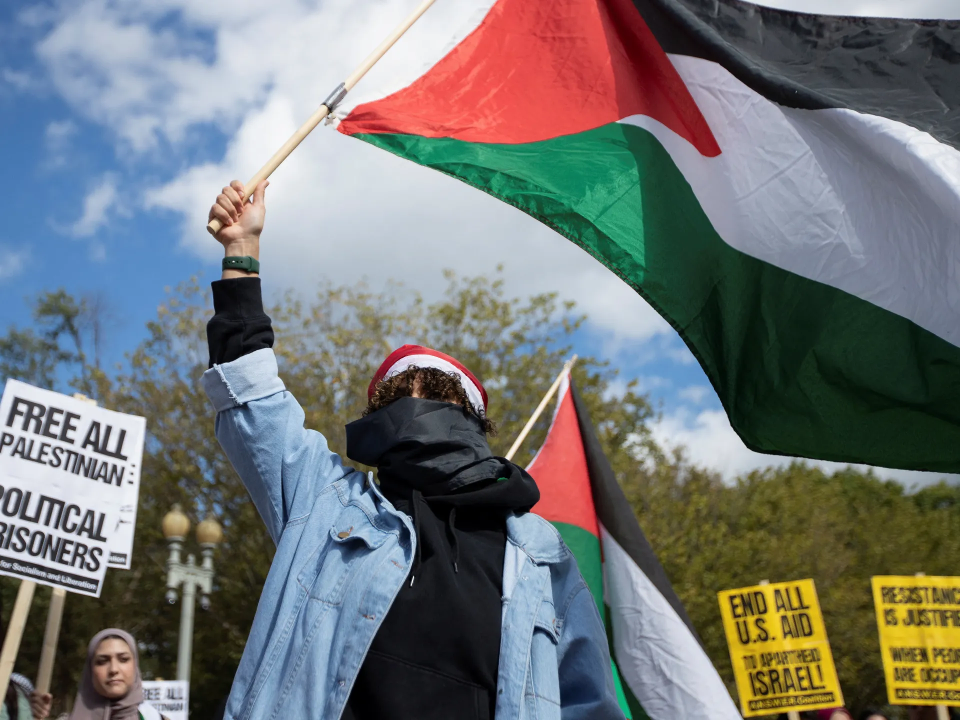 أمريكا تفعل ورقة الإرهاب لاحتواء غضب المجازر الفلسطينية على أراضيها