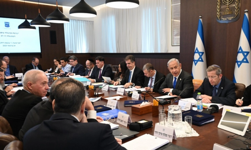Israelis call for exchanging Palestinian prisoners for hostages