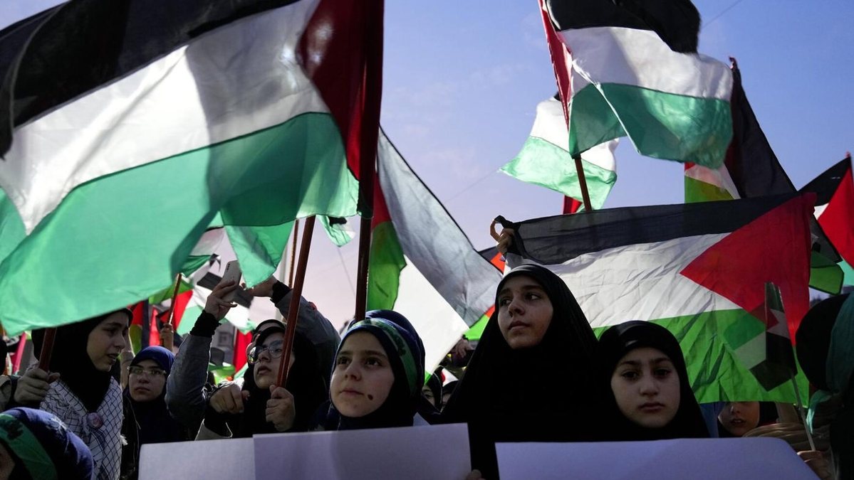Video: Lebanese rally in support of Hamas attack