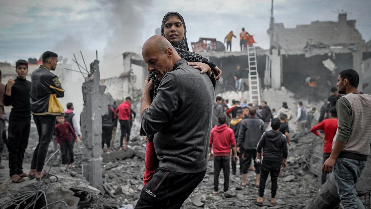 İşgalci İsrail Gazze'de halk pazarını vurdu