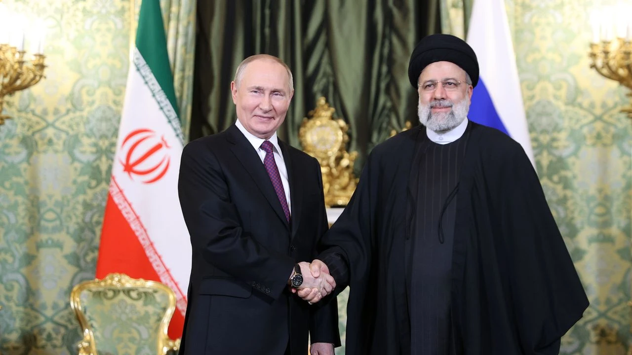 Putin, İran Cumhurbaşkanı Reisi ile görüştü