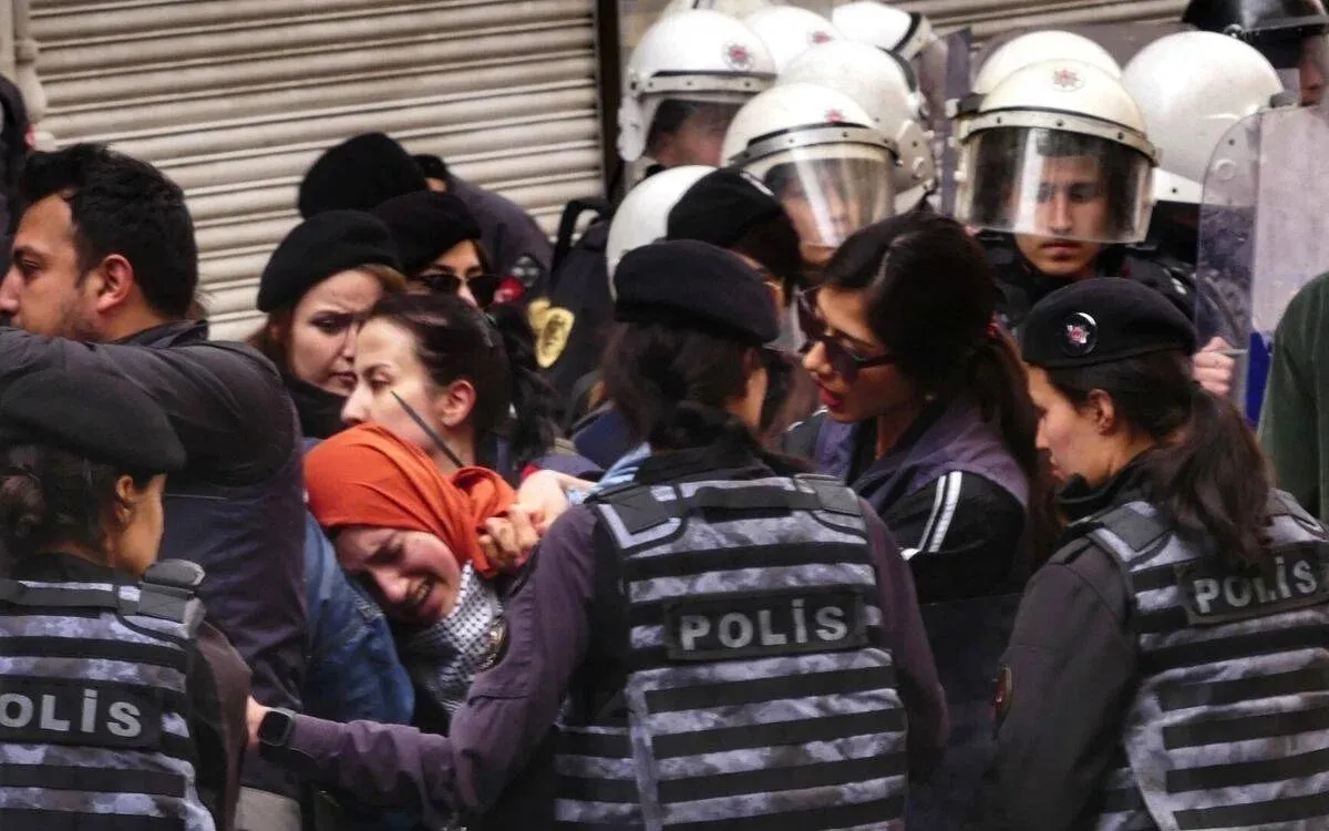 Video / Filistin'e destek gösterisinde Türk polisi 43 kişiyi gözaltına aldı!