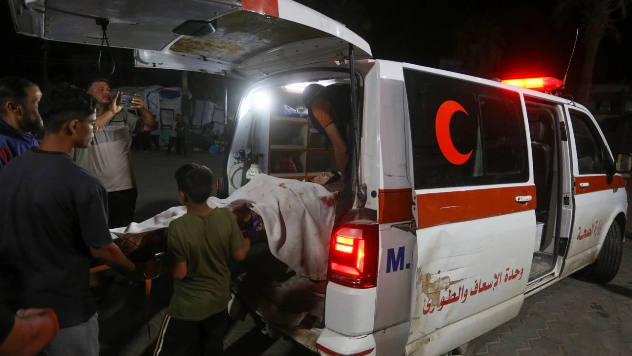 İşgalci İsrail Gazze'de hastaneleri hedef aldı