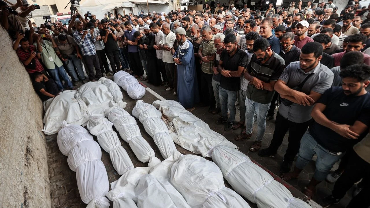 Katil İsrail Han Yunus'a saldırdı: 17 şehit
