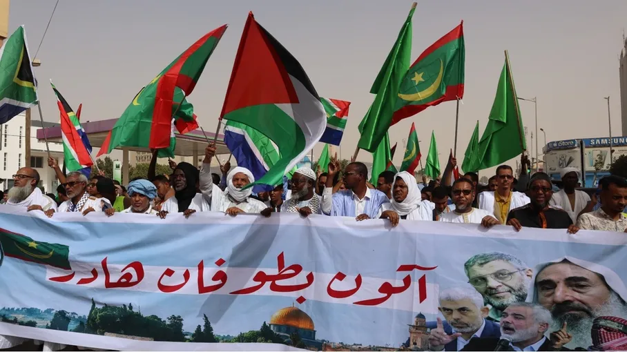 مسيرة في موريتانيا تطالب بإدخال المساعدات إلى غزة.. "ضد التجويع"