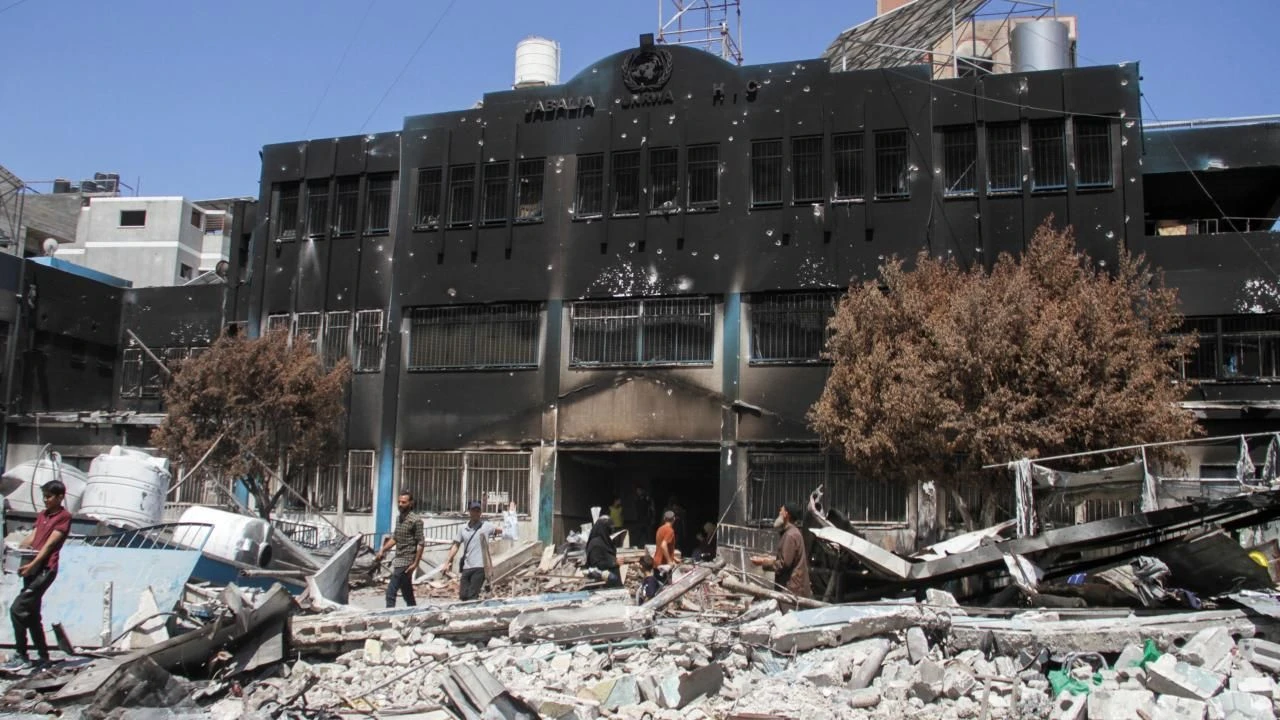 Siyonist İsrail UNRWA okuluna saldırdı