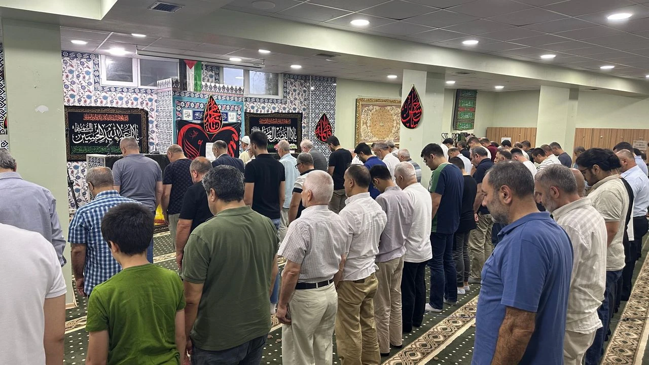 Camlıkahve'de bayram namazı eda edildi