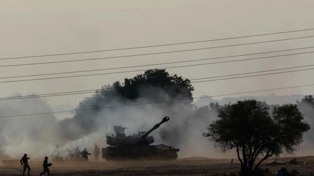 Hizbullah İşgalci İsrail'e ait tankı hedef aldı
