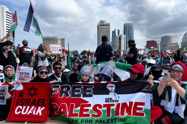 Hundreds rally in solidarity for Palestinians in Malaysia's city center (+Video)