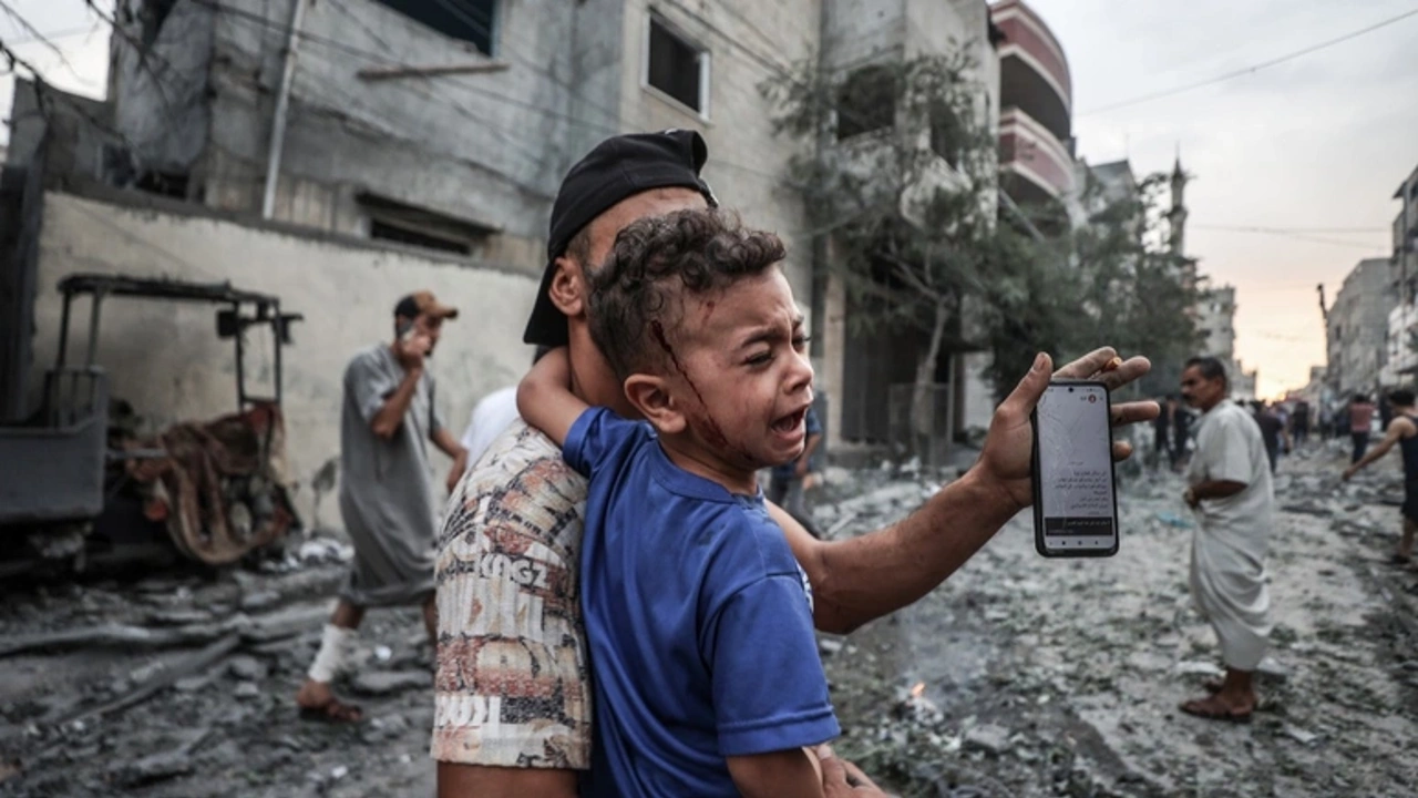 Katil İsrail Gazze'nin orta kesimlerine saldırdı: 35 şehit
