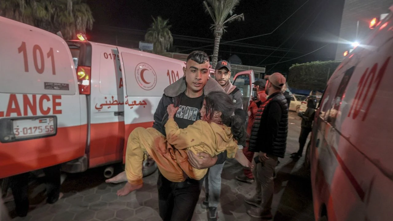 Katil İsrail yine çadır kampı vurdu: 21 şehit