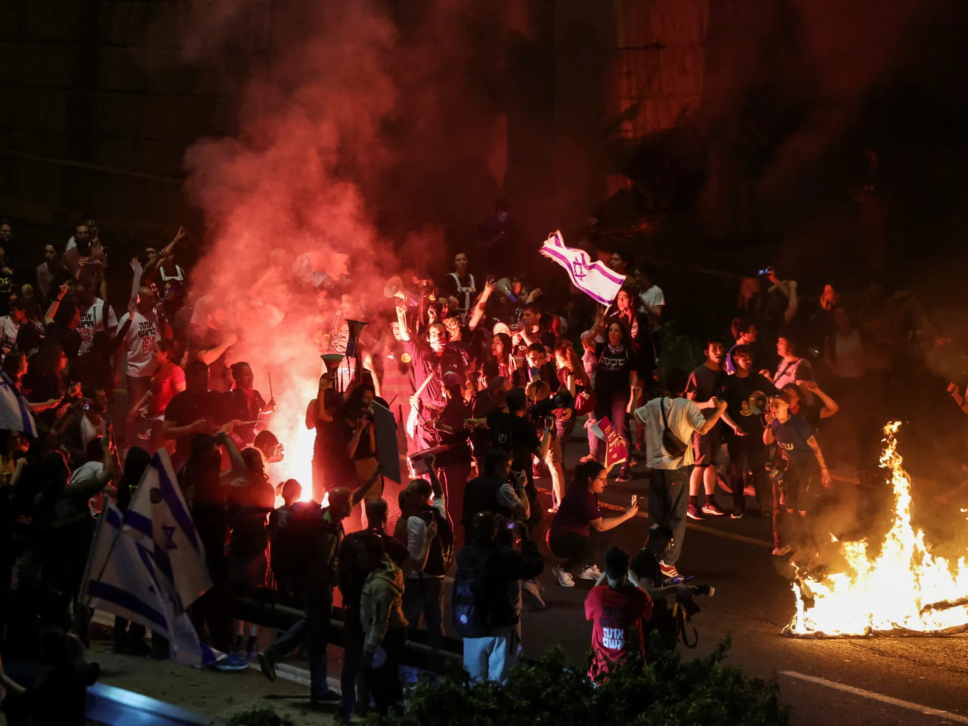 Anti-Netanyahu protesters block roads, demand Gaza truce