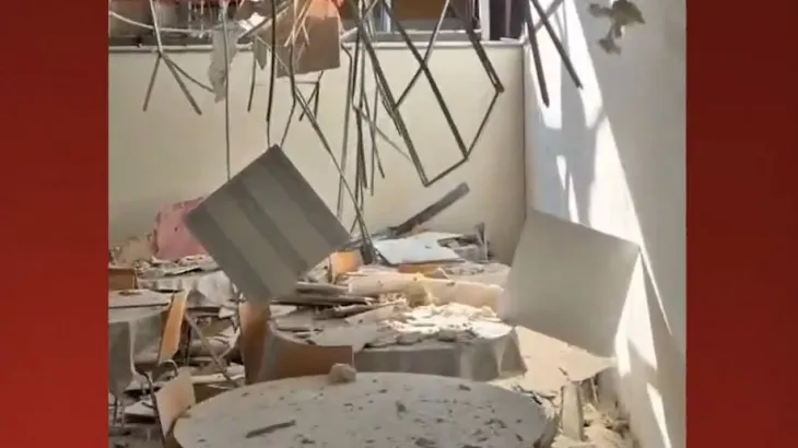 فيديو | إصابة مباشرة لصواريخ حزب الله في مبنى في "تل حاي"