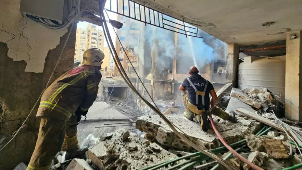 فیديو | مشاهد من مكان الغارة الإسرائيلية على منطقة الشياح في الضاحية الجنوبية 