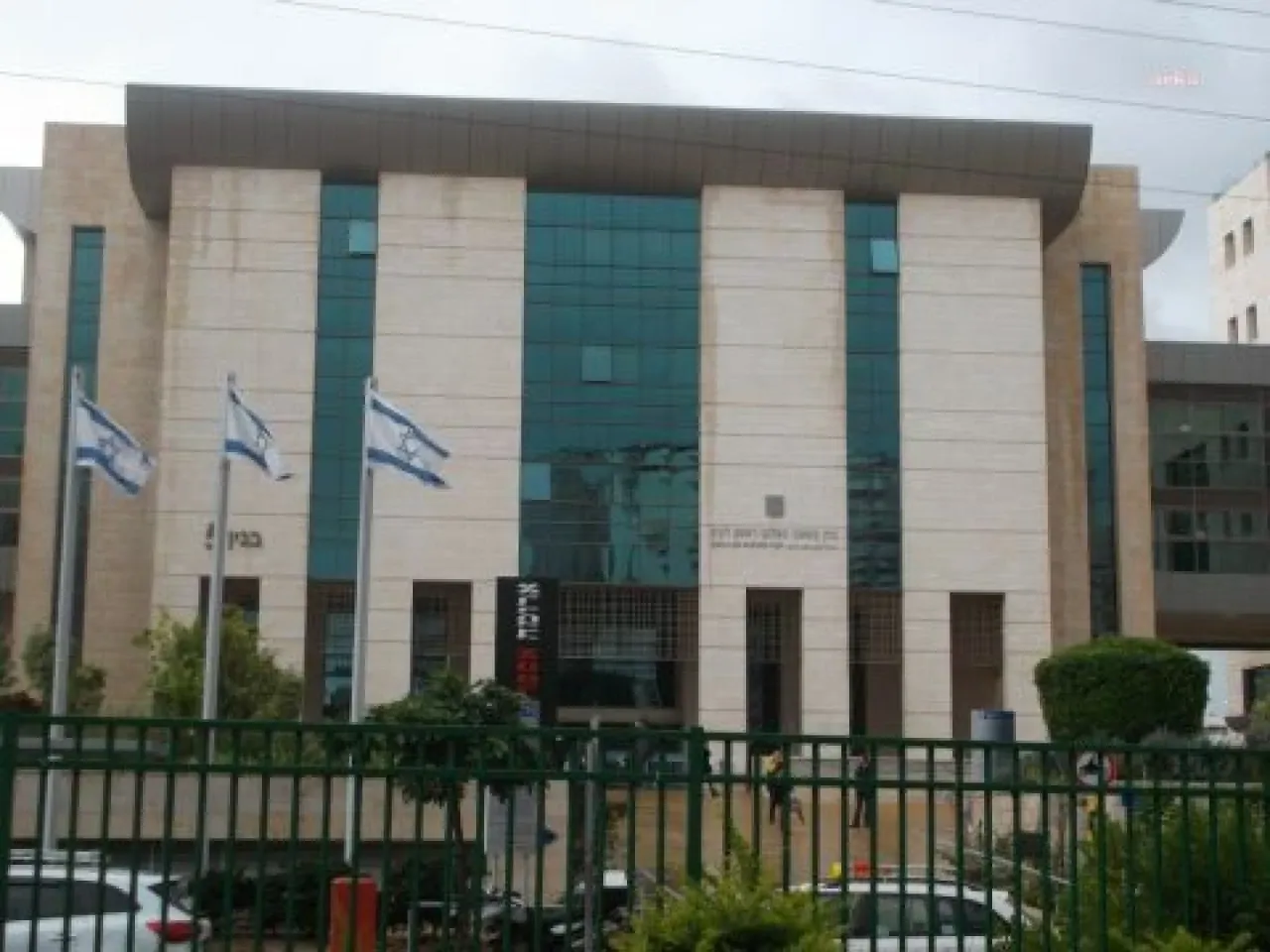 Siyonist İsrail'de çarşı pazar karıştı! Netanyahu'nun yardımcısı ajanlıktan tutuklandı...
