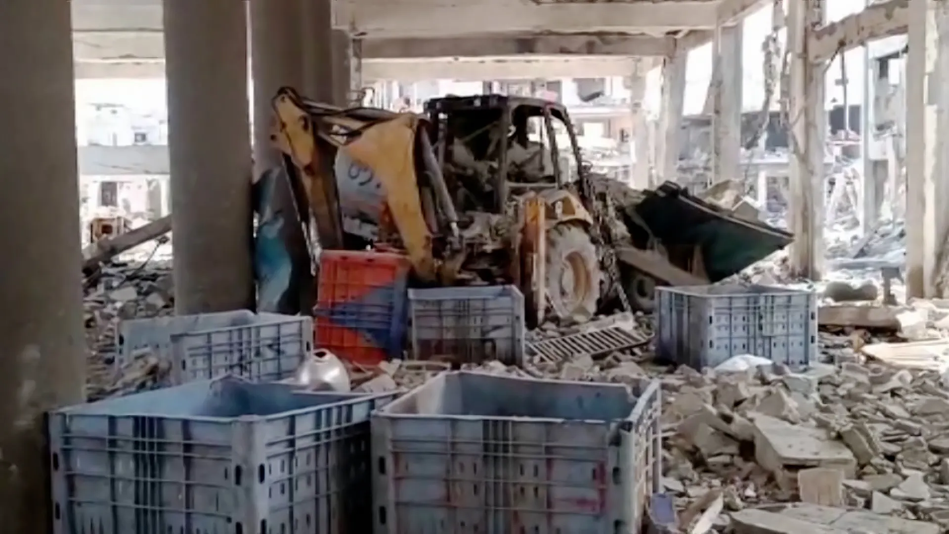 فيديو | مشاهد من الدمار الكبير الذي لحق بمستشفى كمال عدوان شمال غزة 