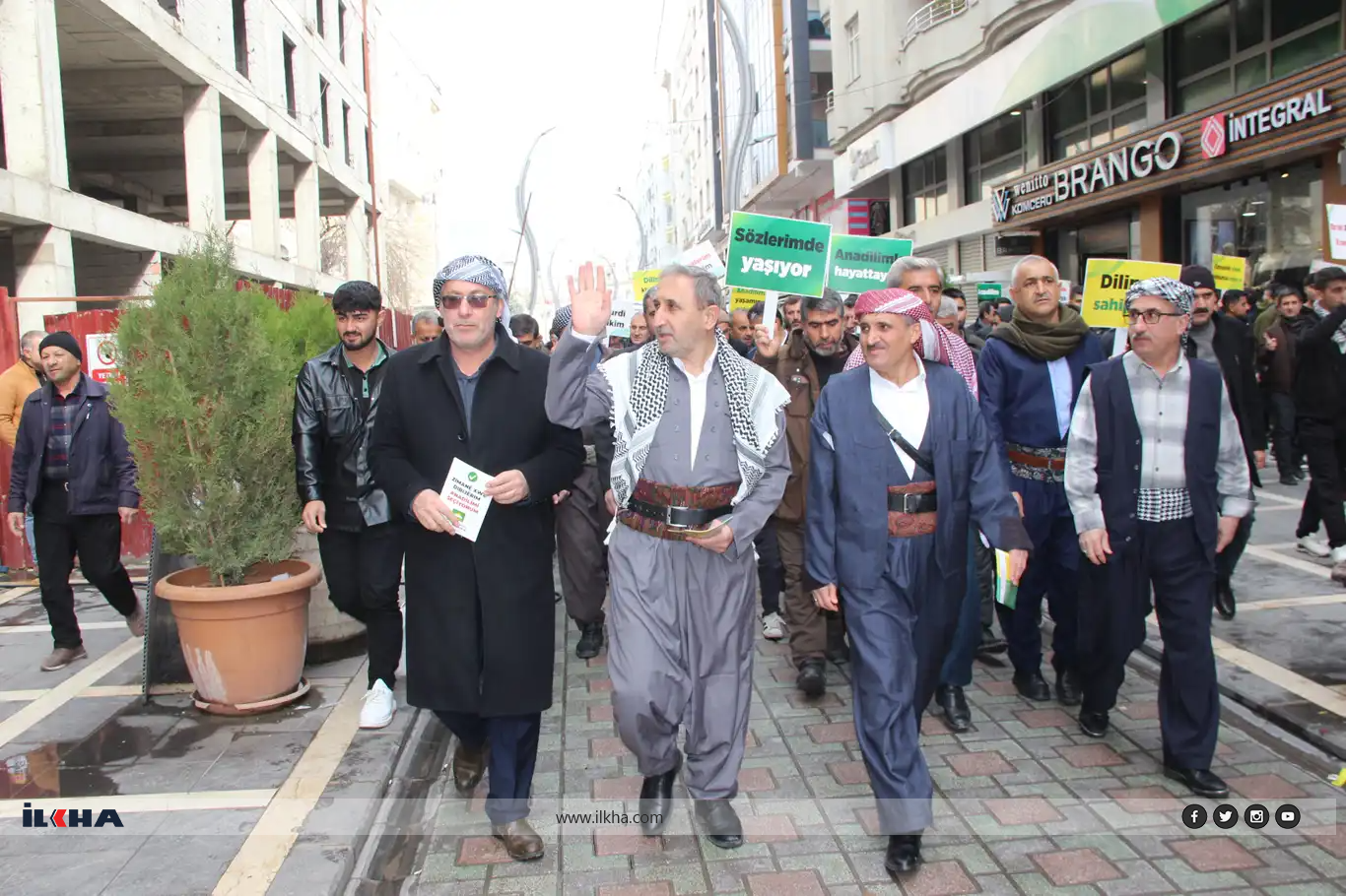 Parlamenterê Navçeya Cizîr Şahzade Demîr li Cizîrê beşdarî meşa “Zimanê Dayîkê” bû