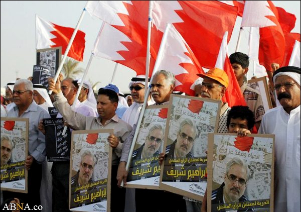 گزارش تصویری/ تظاهرات گسترده انقلابیون بحرین با شعار "دموکراسی حق ماست"
