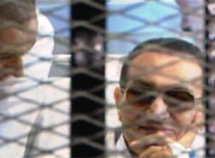 واکنش مصری‌ها به لبخند مبارک در جلسه دادگاه
