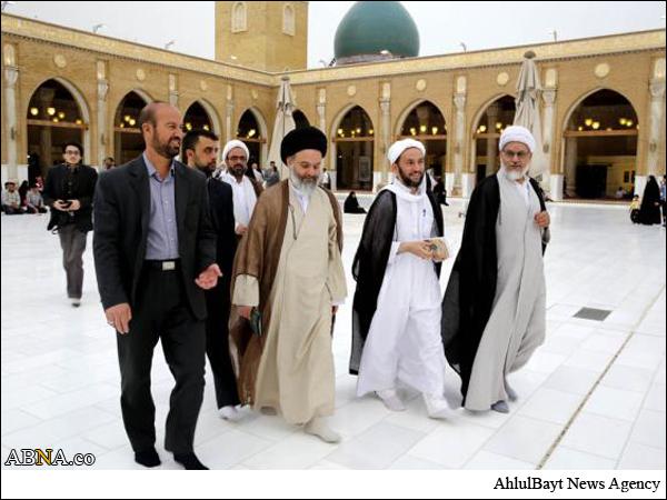 عکس/ تشرف مدعوین کنگره بین المللی "امام مهدی(عج)" به مسجد کوفه
