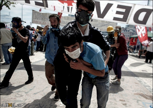 گزارش تصویری/ درگيري پليس ترکيه با معترضان در ميدان تقسيم